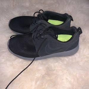 Nike Roshe Run Winter Women's Shoe